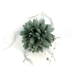bloem corsage met parels en veertjes grijs bloem corsage met parels en veertjes grijs