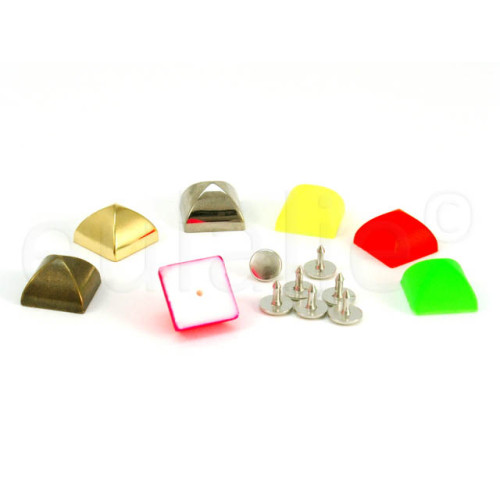 studs pyramide groot (10 stuks) studs pyramide groot (10 stuks)