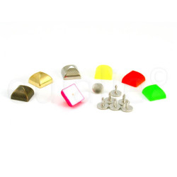 studs pyramide middel (10 stuks) studs pyramide middel (10 stuks)