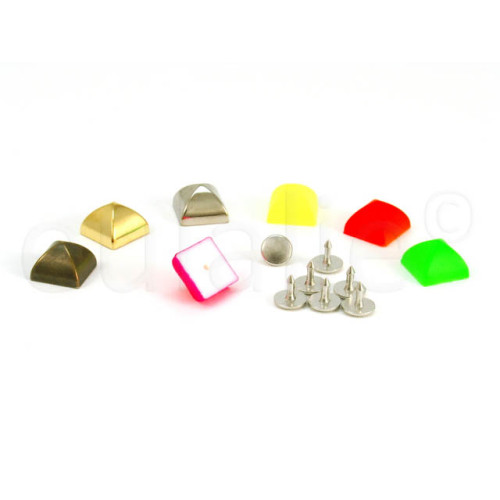 studs pyramide middel (10 stuks) studs pyramide middel (10 stuks)